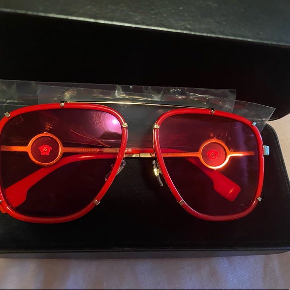 Brand new with box - Picture 2 of 3